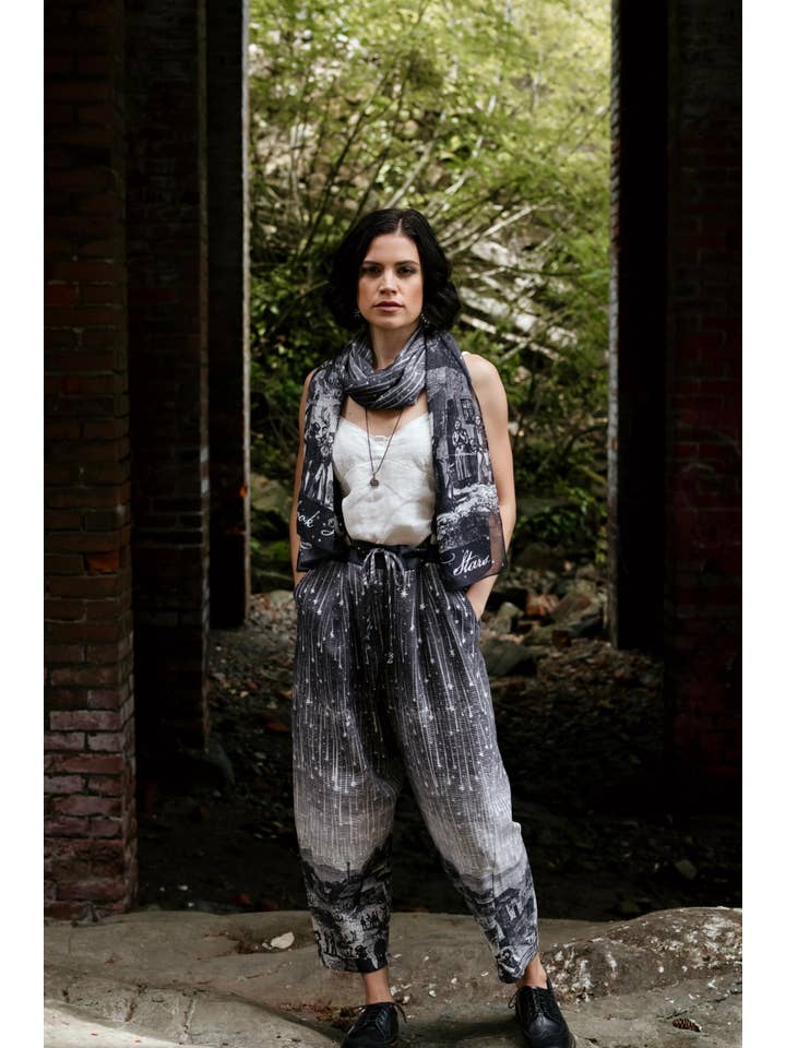 Market of Stars (USA) – Calças - Mulher por atacado – Calças Artista Curtas de Linho Stargazer com Estampa de Estrelas Cadentes8