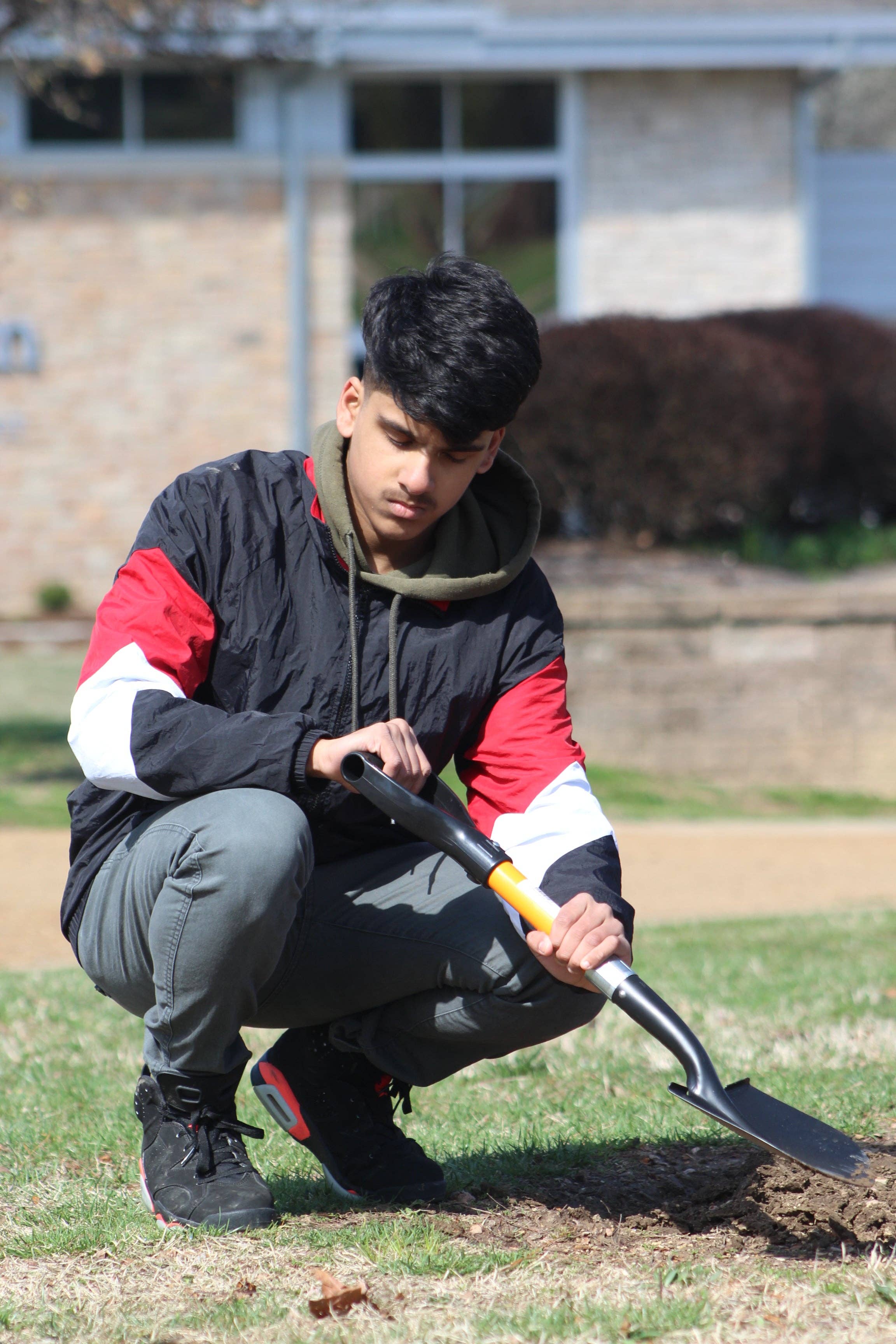 Ashman Online - Wholesale Garden Tool - Ashman Round Shovel (Medium) – (2 Pack) – 27 Inches in Length, Durable Handle, Round Shovel with Comfortable Grip with a Sturdy Blade, Multipurpose Premium Round Point Blade Shovel.2