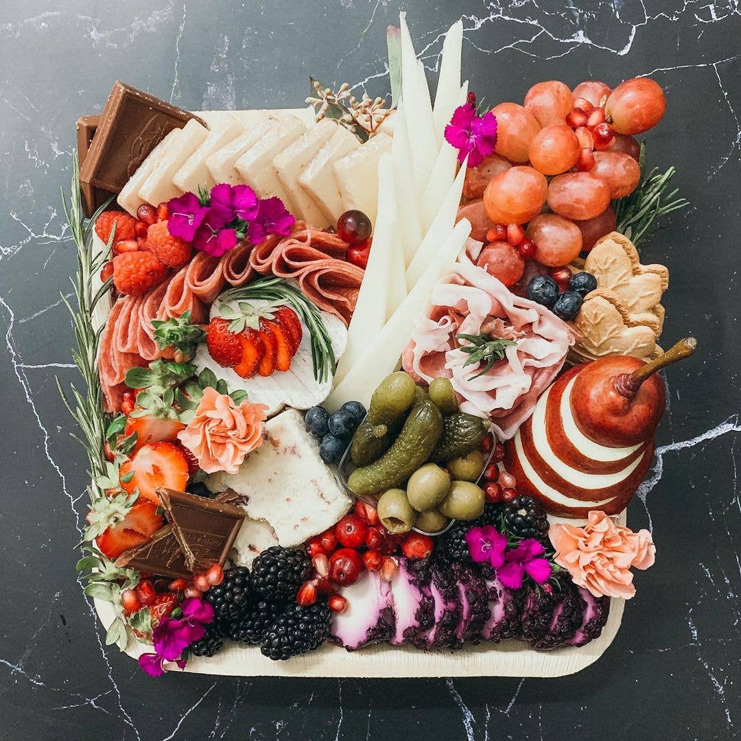 Charity Leaf – Großhandel Einwegteller – Palmblatt quadratischer Teller – 18 cm – Packung mit 50 Tellern1