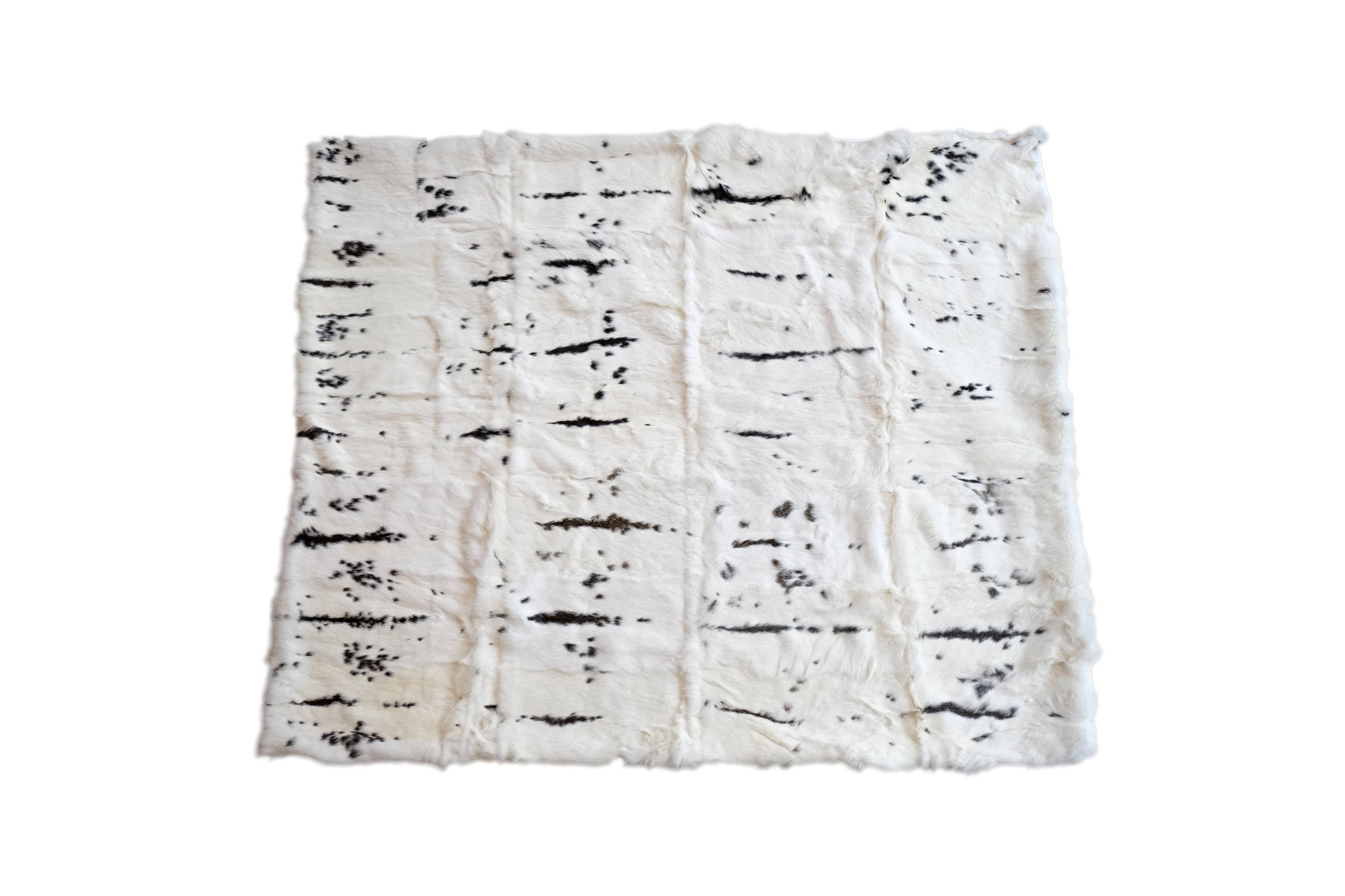 HomeRoots – wholesale Prydnadsfilt – Svart och vit kaninpäls plyschfilt 50" x 60"0