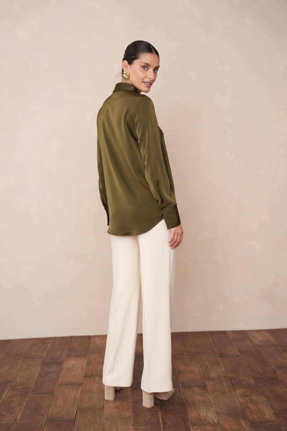 Attentif Paris - Wholesale Button Down Shirt - Women's - Satin shirt with classic notched collar63