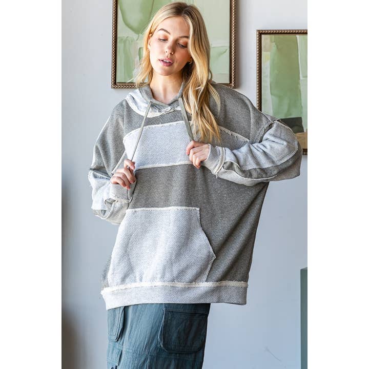 Oli&Hali – wholesale Hoodie - Dam – TOPP MED HUVA MED DRAGSKO I KONTRASTERANDE LAPPTÄCKE