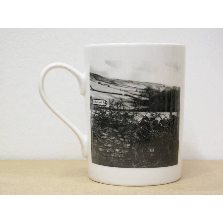 Crackpot - Tasse en porcelaine fine pour la vente par Lesser Spotted Images Ltd