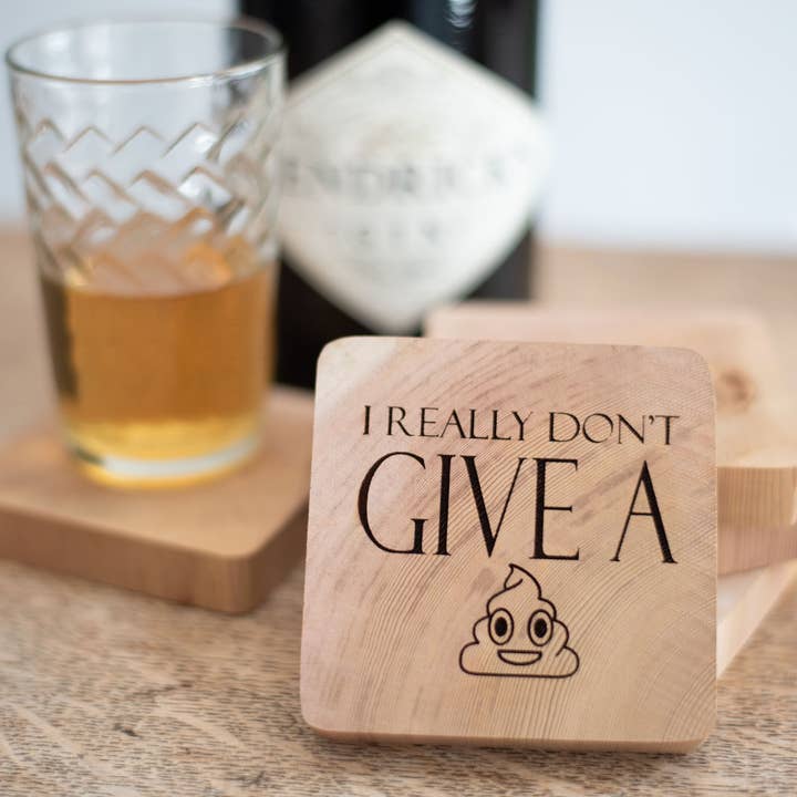 Cedarwood Coaster - Jeg giver ikke en Poop for engroshandel hos MekanaKana