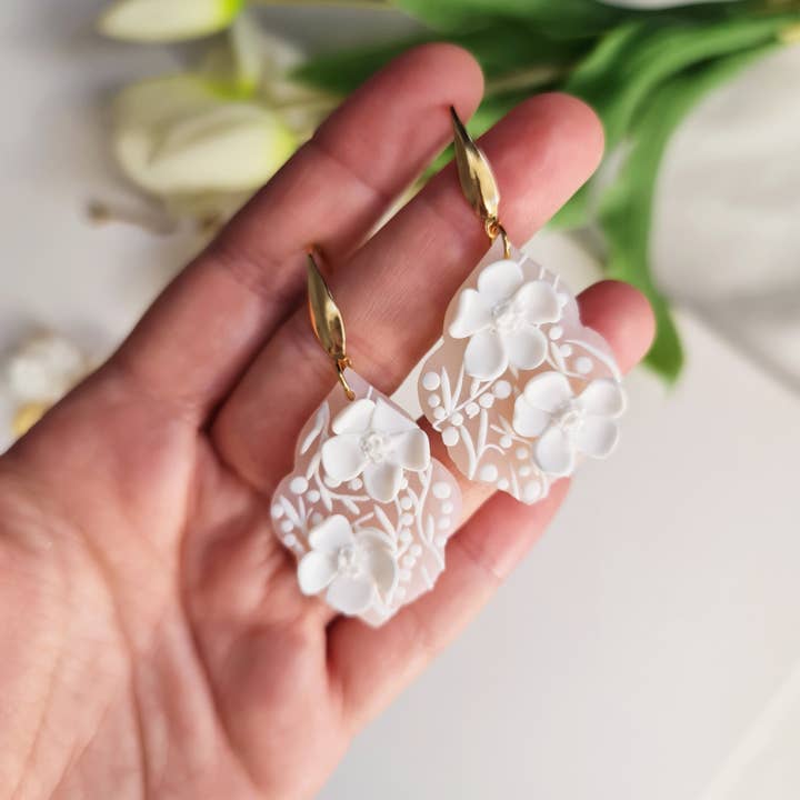 Studio Niani – Brincos de argola por atacado – Brincos de Noiva Florais em Argila Polimérica