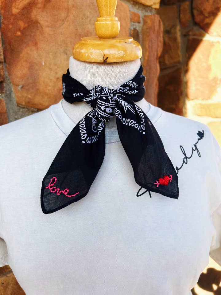 Bandana Preta Bordada Meu Amor por atacado de Pradera - Purveyors of the West