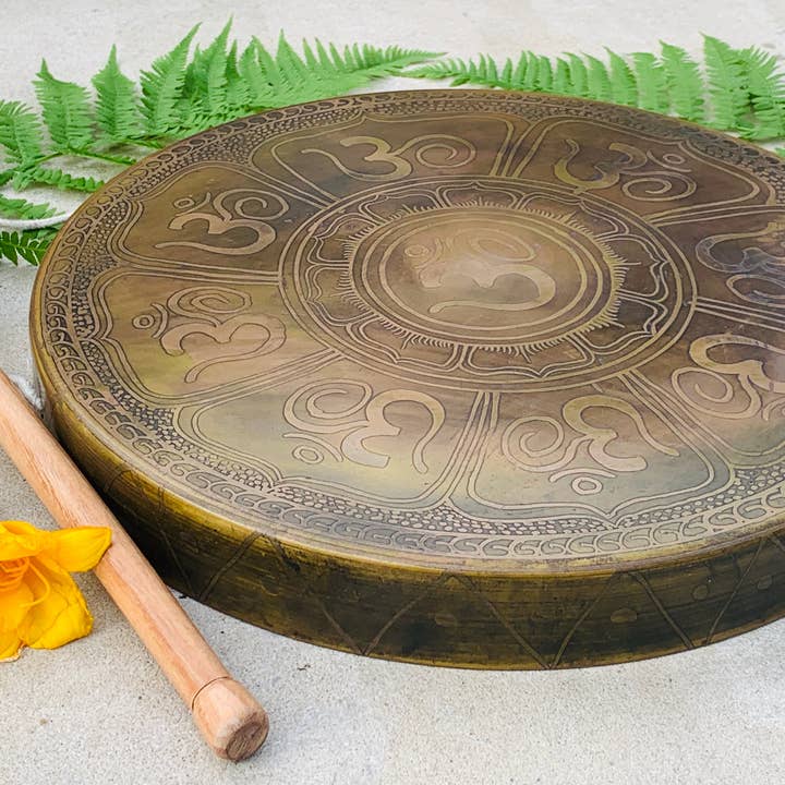 Handgjord tibetansk Om-gong för tempel, helande och mindfulnessmeditation för wholesale av Lungta Imports