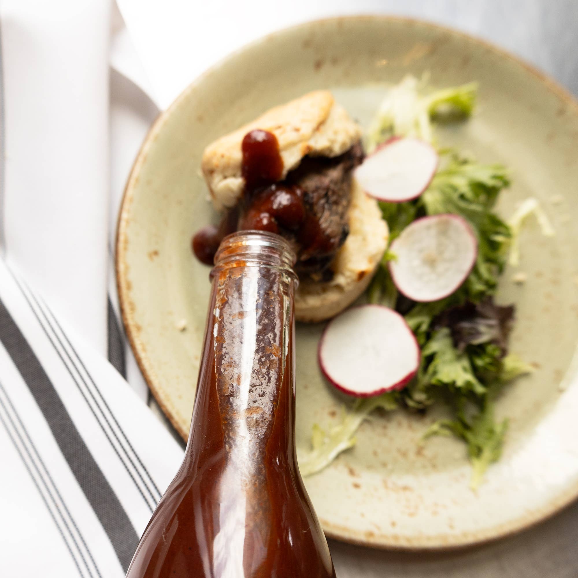 The Southern Steak and Oyster - Vente Ketchups - Ketchup au chipotle noir et doré2