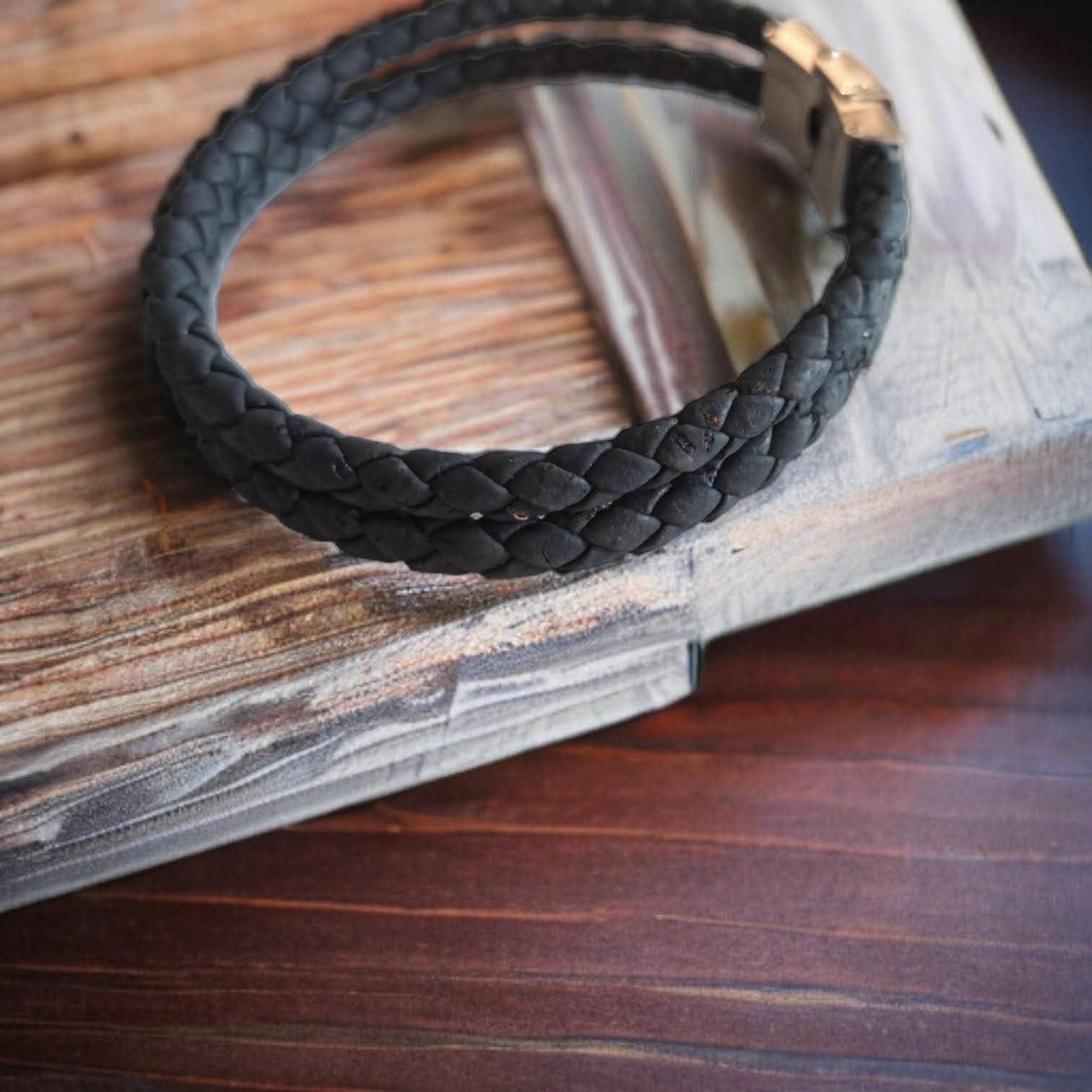 Karmyliege – Pulseira entrelaçada/entrançada por atacado – Pulseira masculina ‘Leo’ de cortiça trançada4