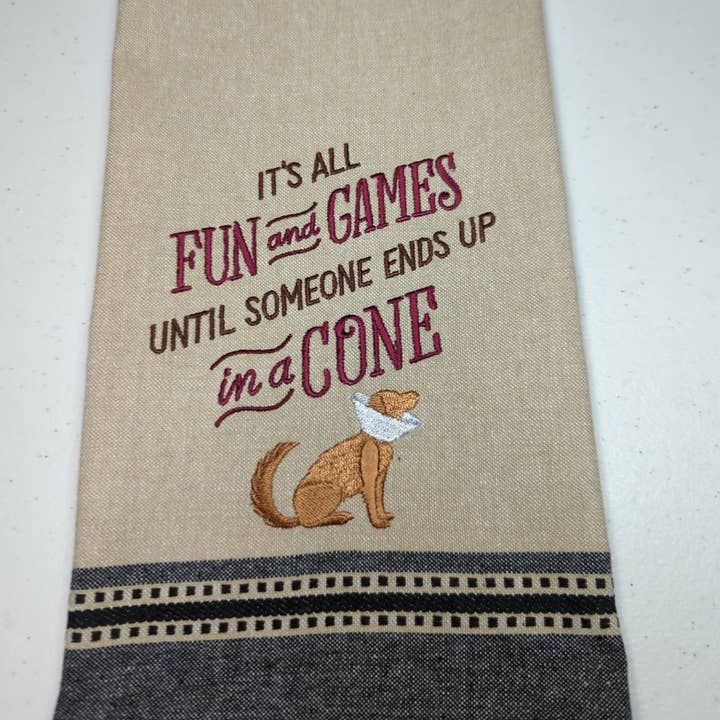 Sheryl's Stitchery Niche - Wholesale Theedoek - Leuke hond in een kegel geborduurde theedoek, keukendecor0