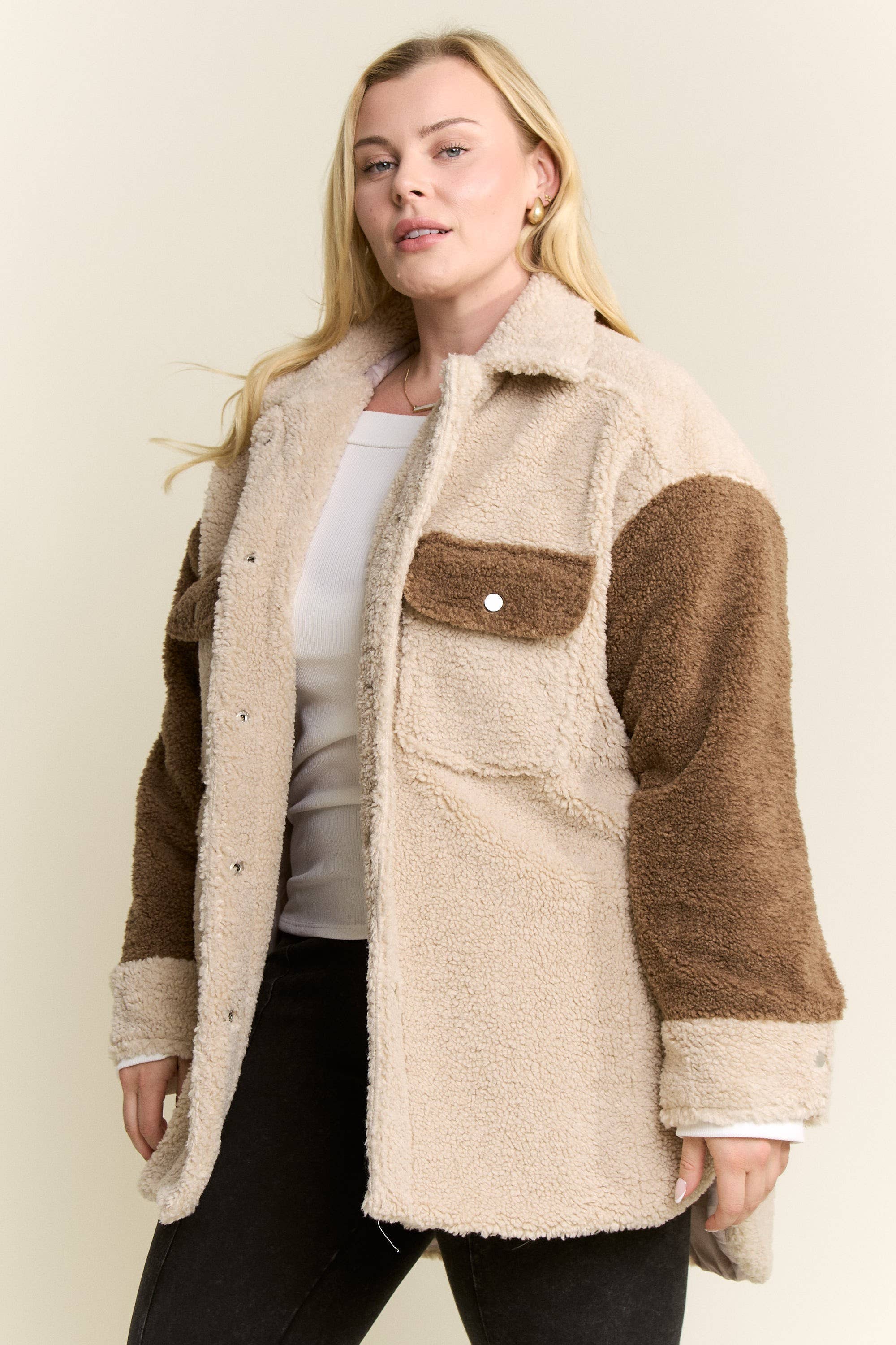 JADE BY JANE PLUS – Casaco camiseiro – Mulher por atacado – Casaco Sherpa Colorblock (Tamanho grande)4