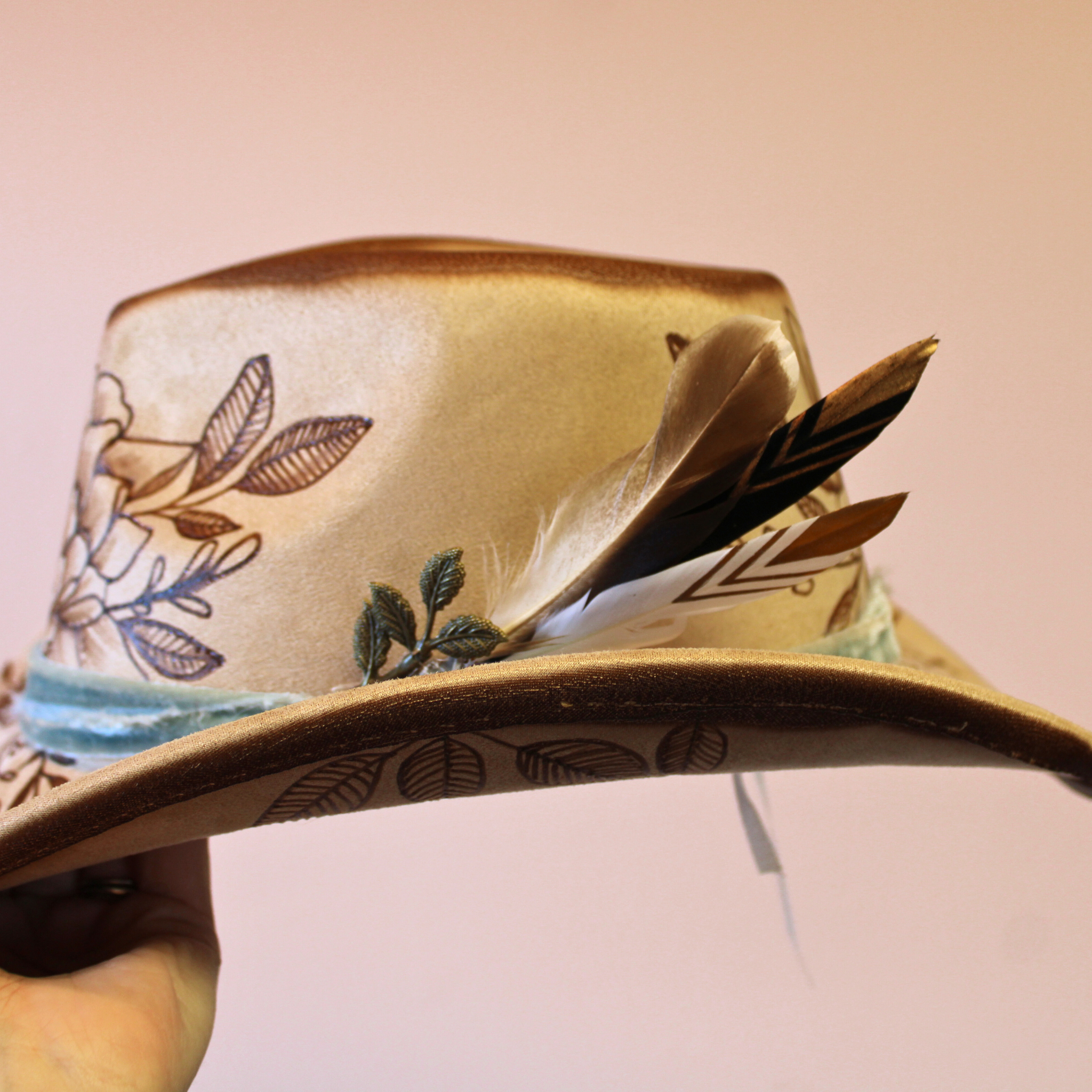 Wildflowers and Barley - Vente Accessoire pour chapeau – femme - Plume de canard noire et blanche faite à la main2