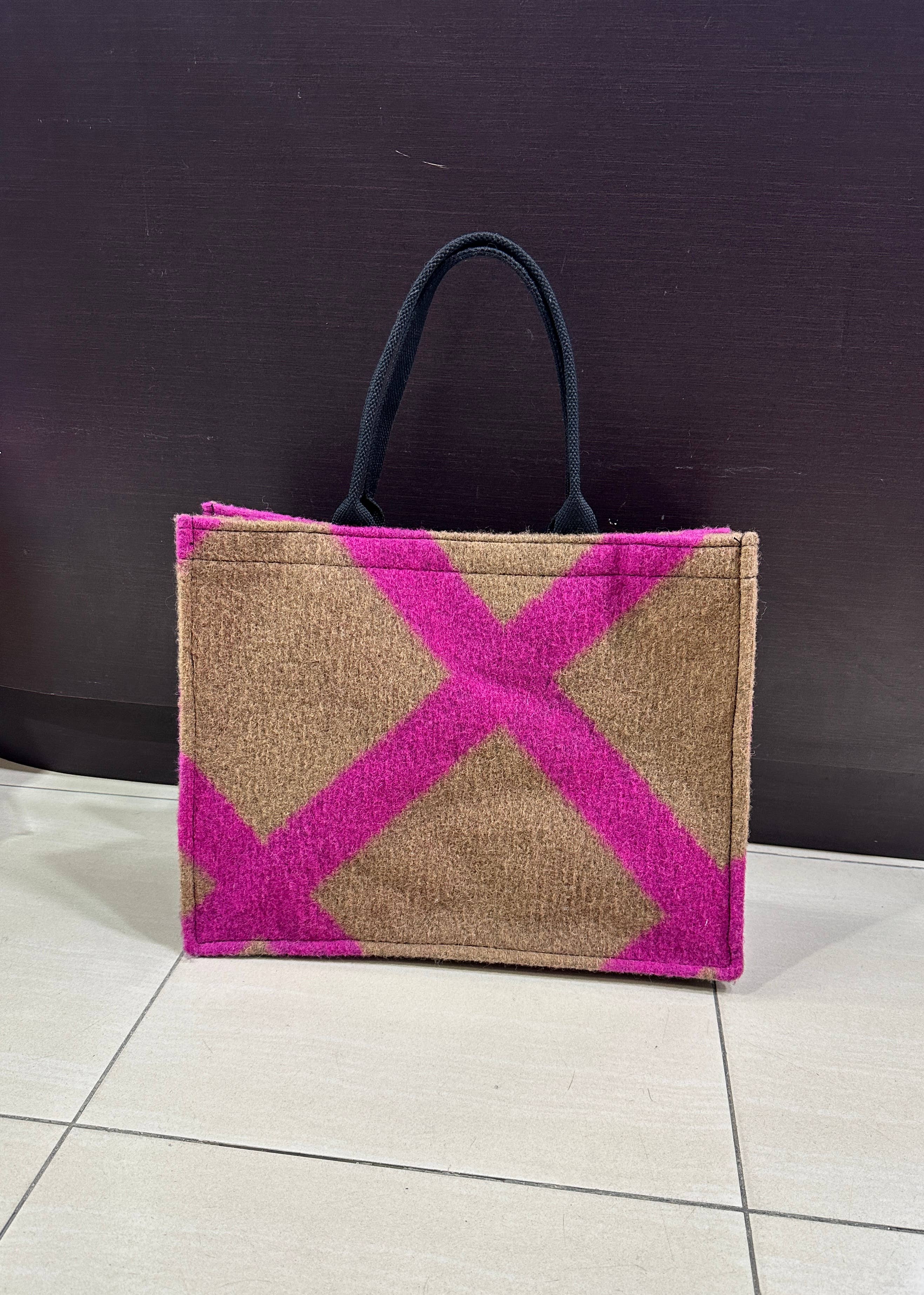 JULIA PARIS - Wholesale Shoulder Bag - Women's - Felt shoulder tote bag with fuchsia and camel pattern0