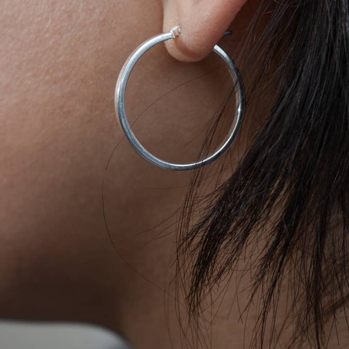 Aurora Jewels - Wholesale Hoop Earrings - Plain Silver Tube Hoop Earrings 30mm - Ethically Sourced
