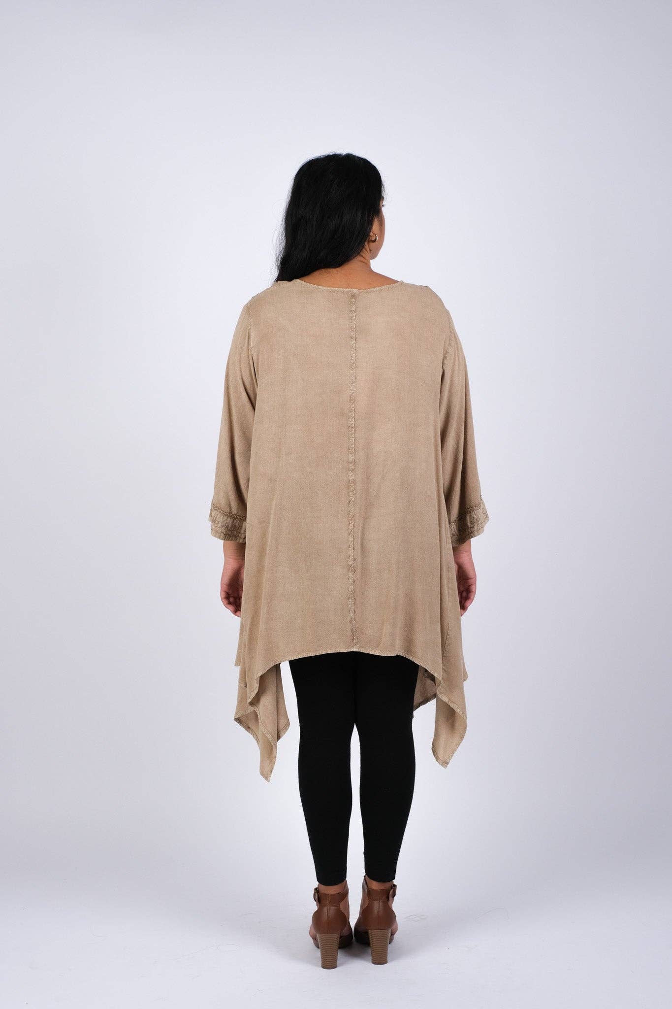 Sacred Threads - Vente Tunique – femme - Tunique en chameau artisanale brodée XXL1