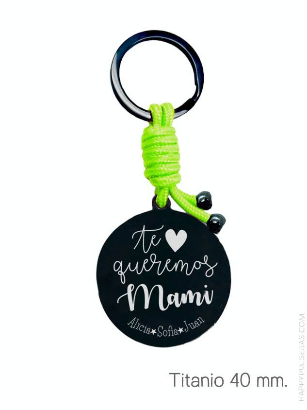 Porte-clés personnalisé pour maman avec cordon de couleur titane. pour la vente par Happypulseras