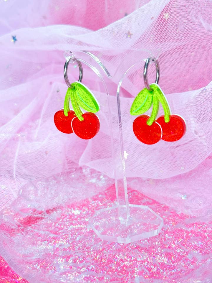 Boucles d'oreilles en acrylique Cerises en bonbon (Rouge) pour la vente par Smiley Moon Studio