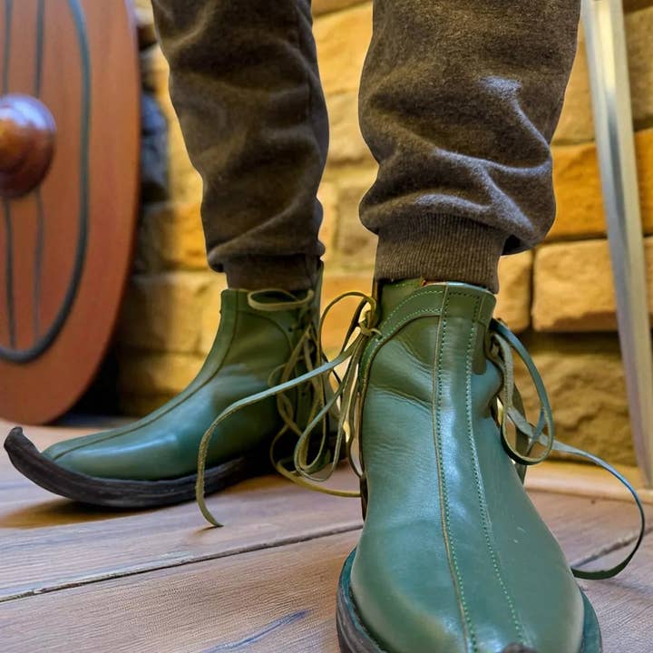 Chaussures en cuir viking faites à la main pour la vente par AtlasPerles