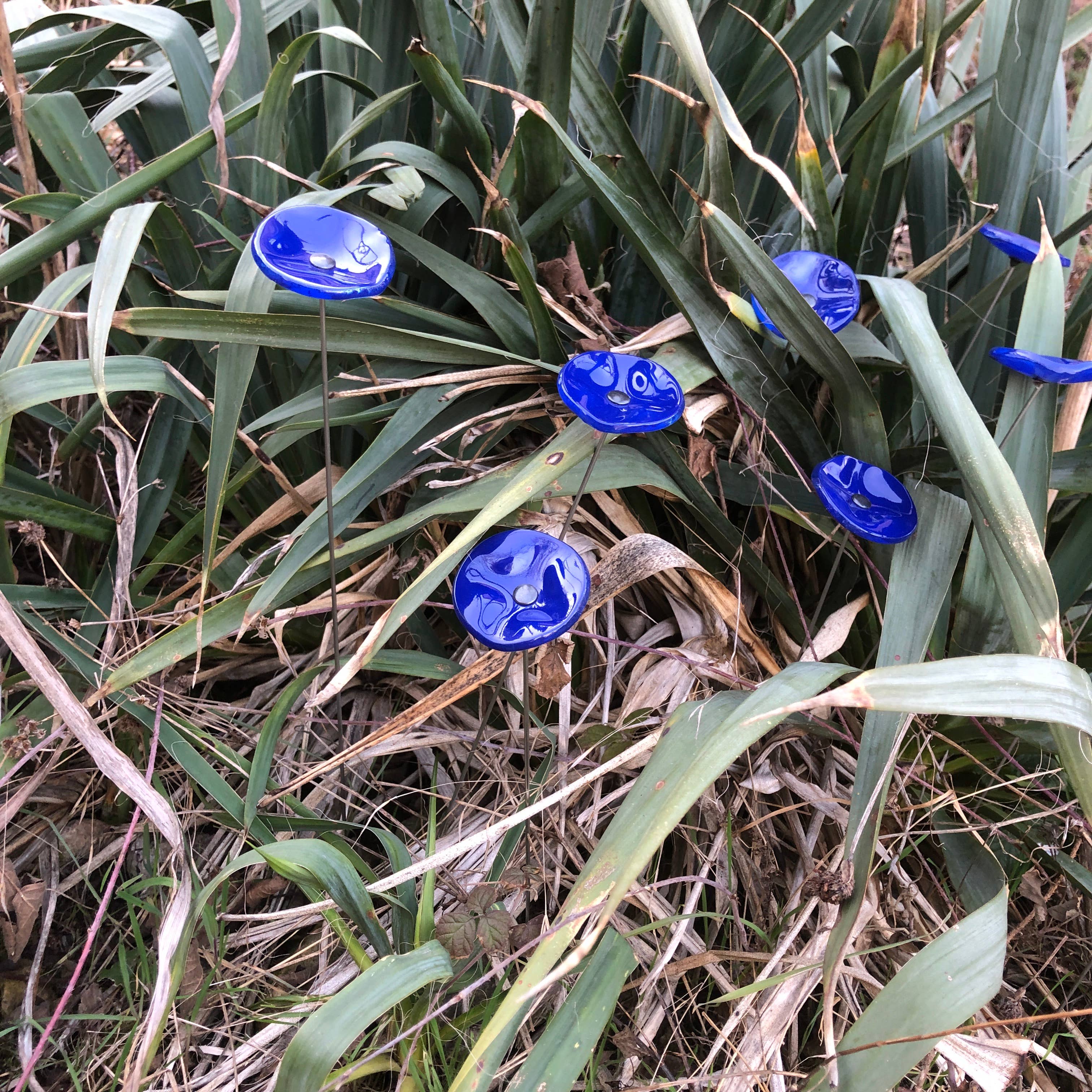 CARNEOL GLASS - Wholesale Garden/Lawn Stake - Small Glass Flower For Outside In L.Blue4