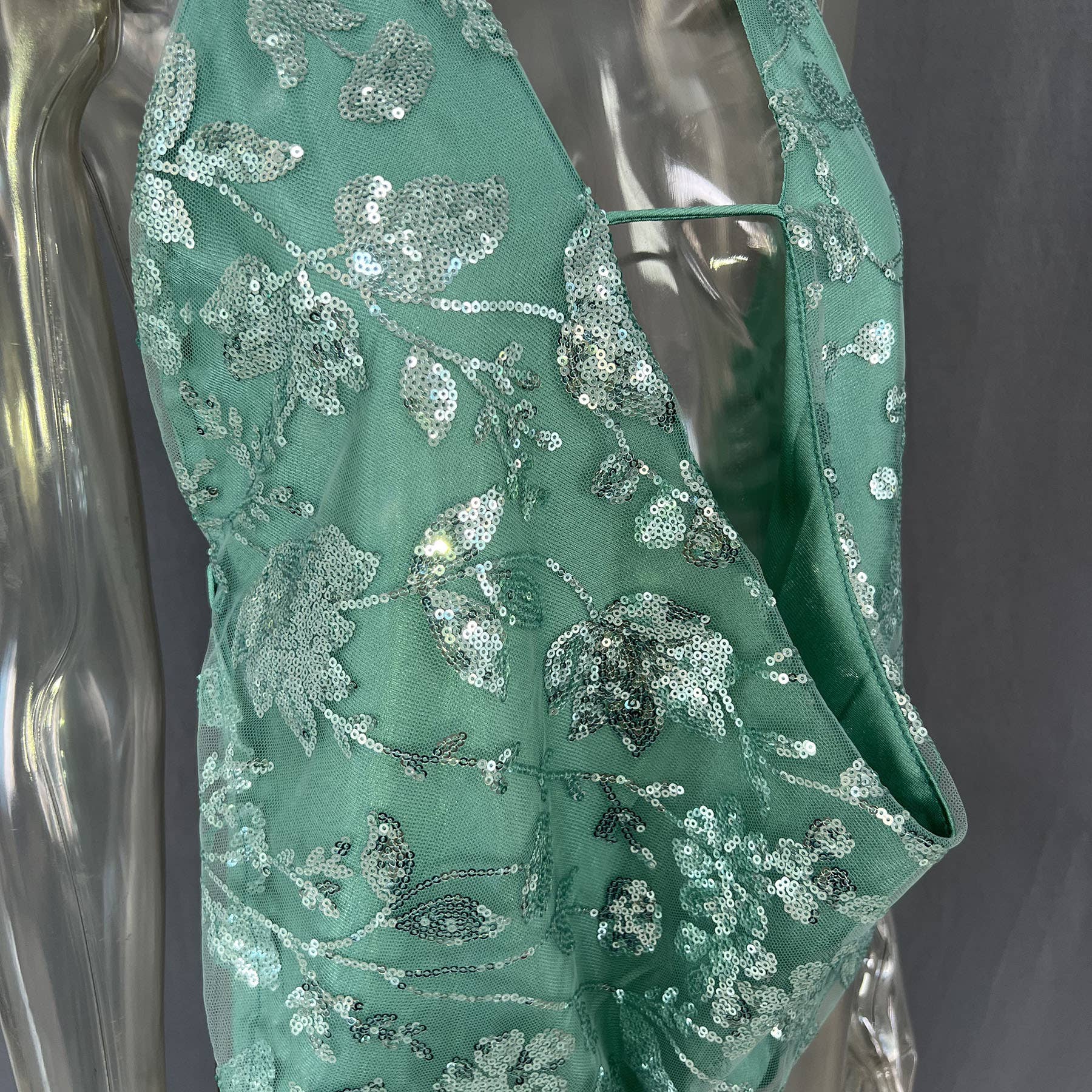 Rosa Clothing - Wholesale Tank Top - Women's - Chic Floral Sequined embroidered halter low-cut tank top2