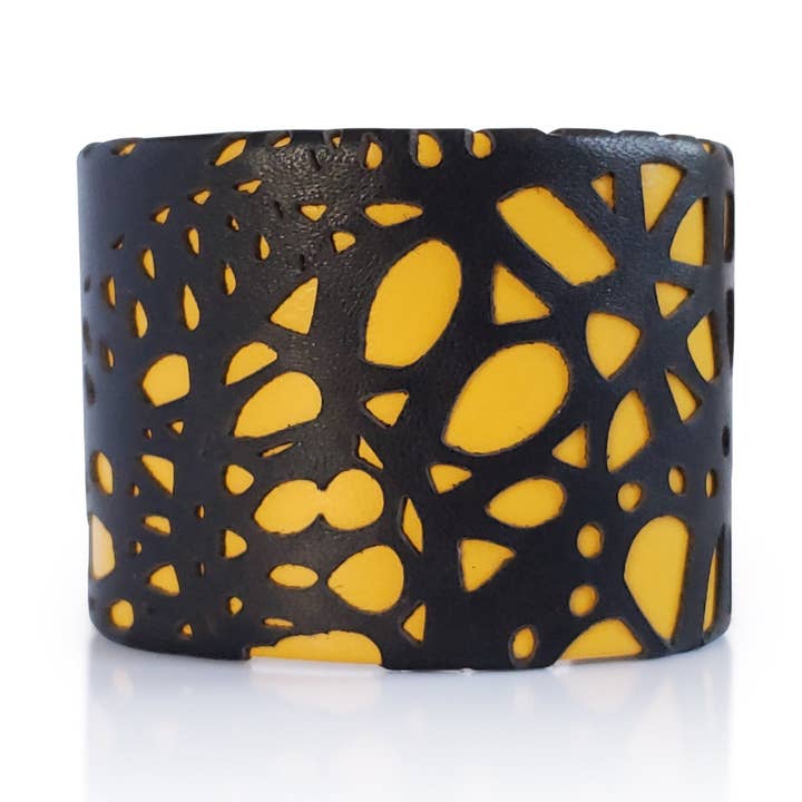 Svart läder spets på gul manschett för wholesale av Ilze Jewelry