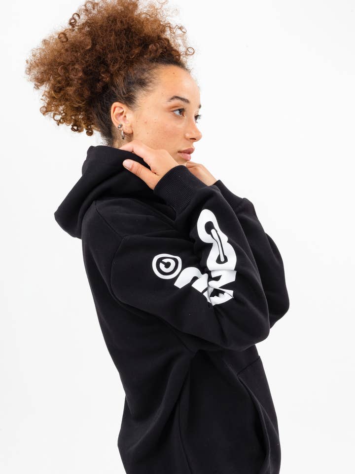 SWEAT À CAPUCHE OVERSIZE NOIR CONTINU8 pour la vente par Continu8