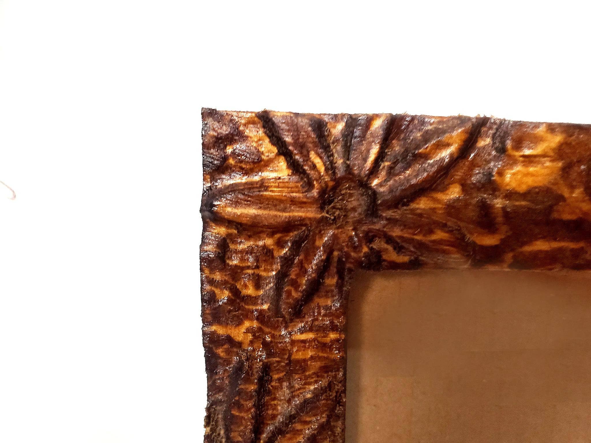 Early American 4x6 Floral Handcrafted Picture Frame for wholesale on Faire1