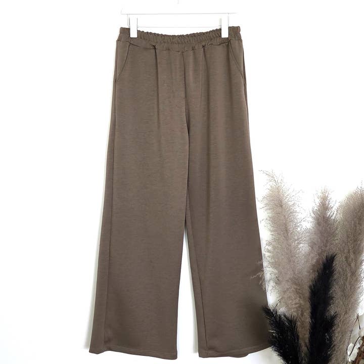 Tempest Designs - Wholesale Pants - Women's - Scuba fabric straight leg trousers with pockets and elasticated waistband (M-L)3