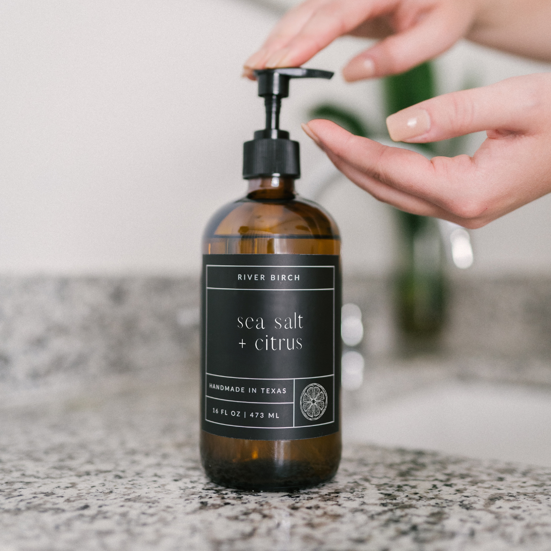 River Birch Candles - Venta al por mayor Jabones de manos - Sal Marina + Cítricos - Jabón de Vidrio Ámbar de 16oz Hecho a Mano - Lavado de Manos3