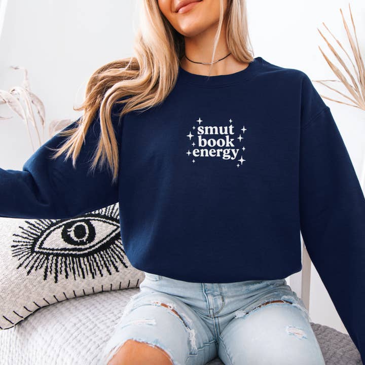 Felpa con Energia da Libro Erotico, Maglione Girocollo Blu Navy per la vendita all'ingrosso da parte di Hunter Kouture