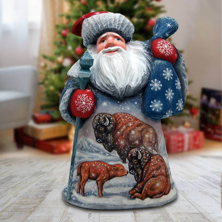 Père Noël sculpté en bois - Bison peint à la main pour la vente par Designocracy