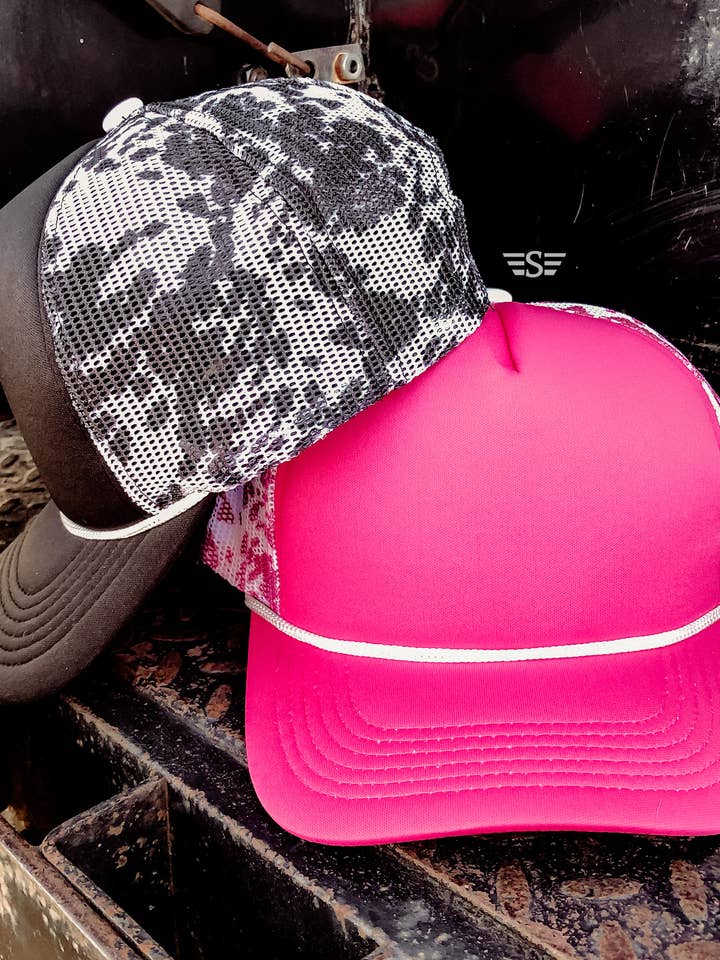 Gorra con parte trasera de malla y estampado de vaca para venta al por mayor de Flying S Company