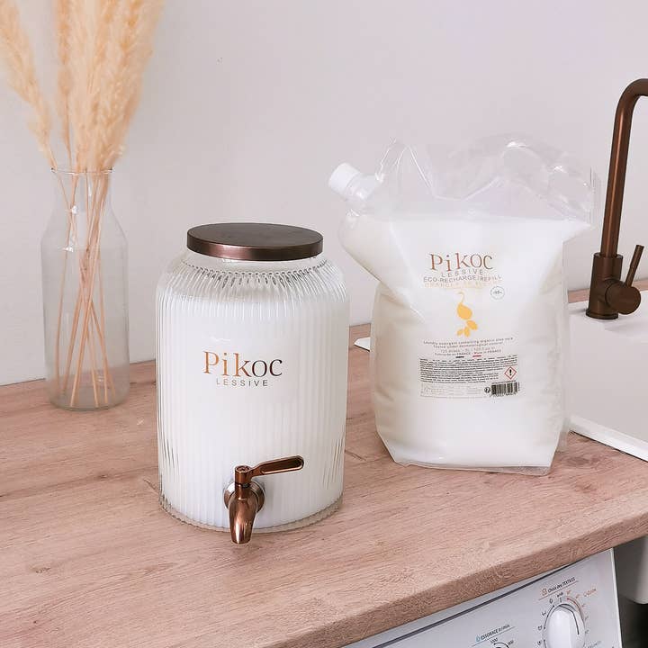 Pikoc - Wholesale Laundry Detergent Powder/Pods - Fontaine à lessive - PLV2