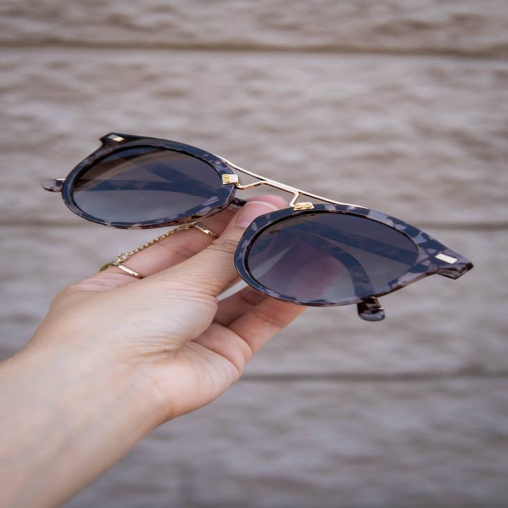 Wear Me Pro Aubrie Polarized Sunglasses: Tortoise Mirror Purple