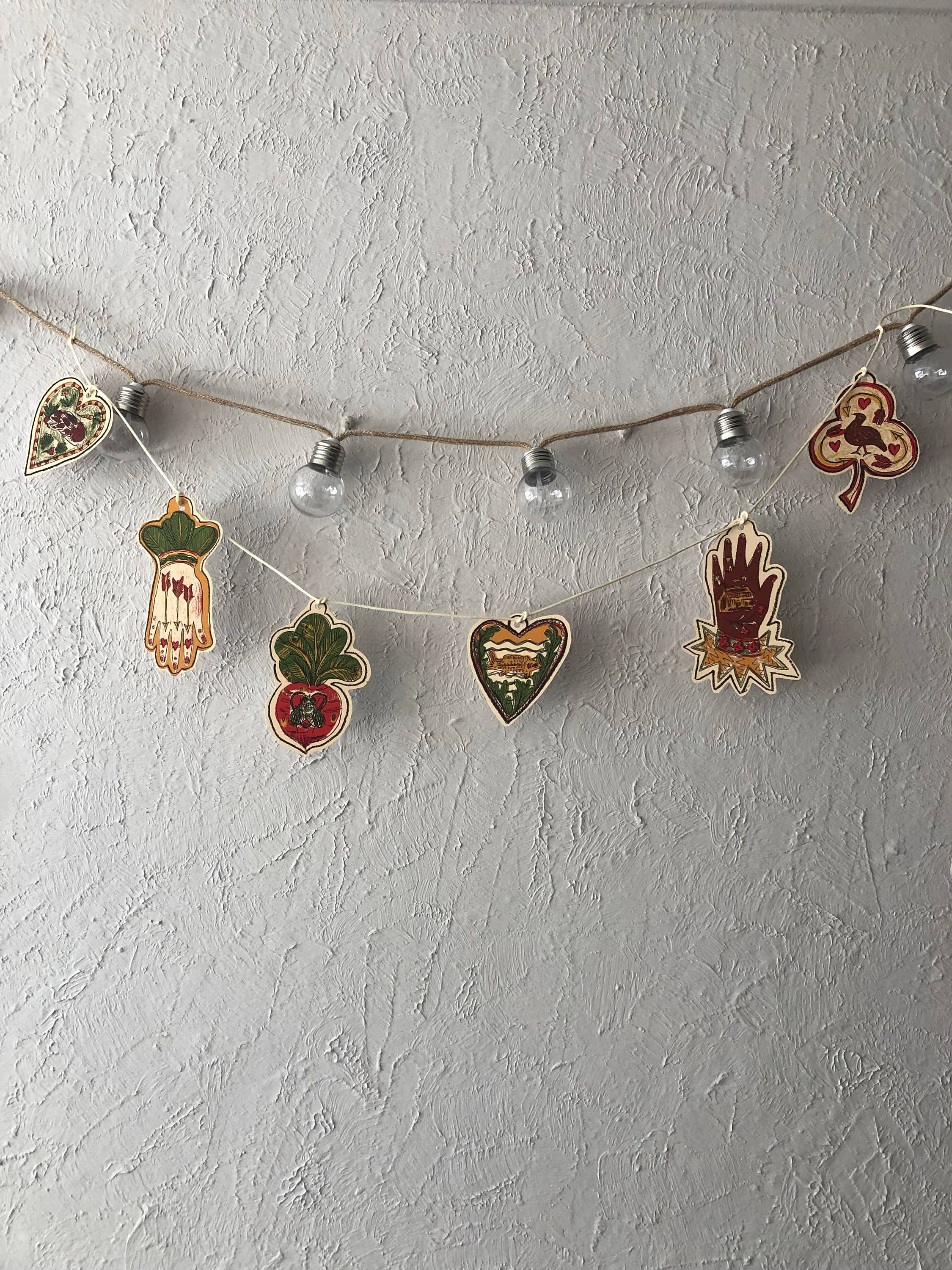 Tulips and Heather - Vente Fanion/guirlande - Guirlande en papier illustrée - Lapin Radis Mains et Cœur2