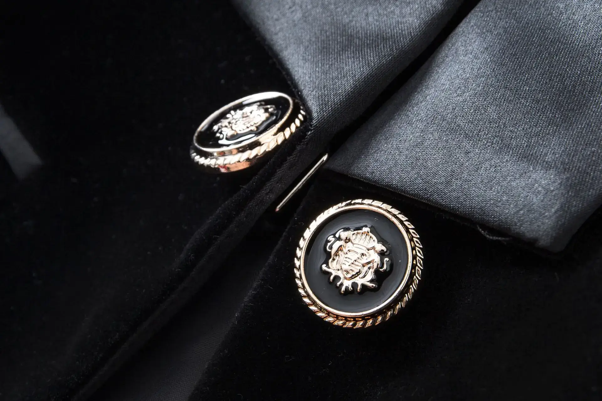 Productseeker - Wholesale Blazer - Women's - BL032 Velvet Blazer V-neck Suit with Satin Collar Slim Suit7