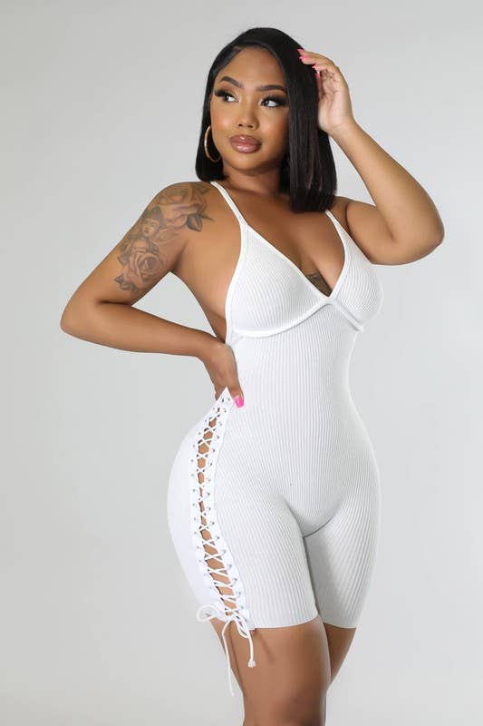 5besties inc – Großhandel Romper – Damen – Strampler aus Strick mit Schnürung5