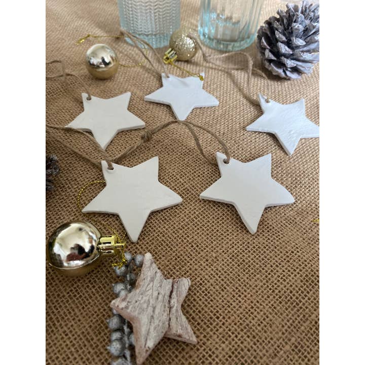 Amberleigh Home Crafts – wholesale Prydnadsset – Uppsättning av 5 Plain White Star Clay Decoration | Juldekoration4