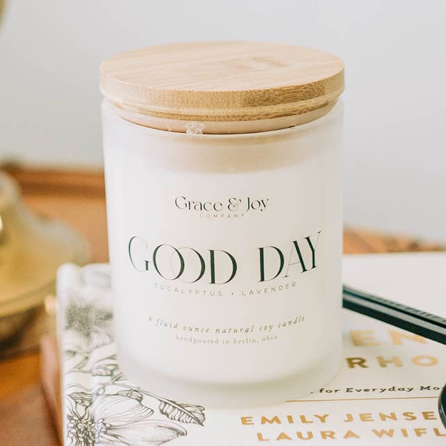 Bougie Good Day | 8 onces pour la vente par Grace and Joy Company