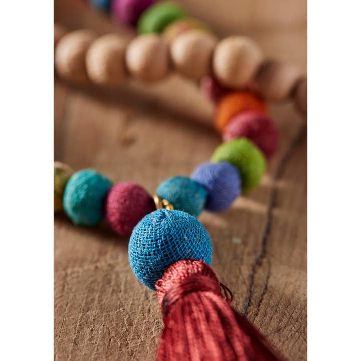 Namaste – Großhandel Perlenkette – Halskette mit Quaste aus recycelten Sari-Perlen3