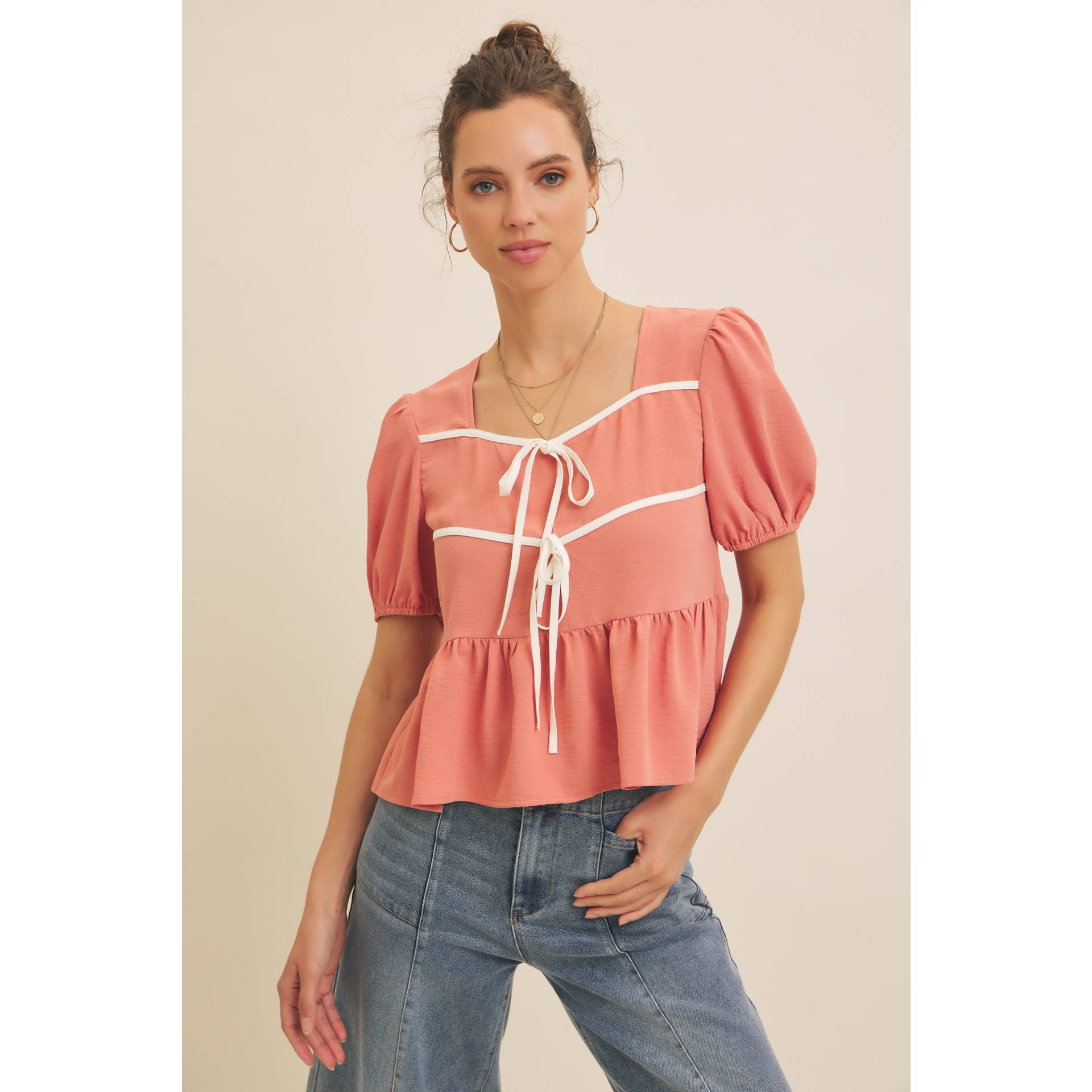 in february - Vente Chemisier – femme - BLOUSE BABYDOLL CHARMANTE AVEC NŒUDS CONTRASTÉS11