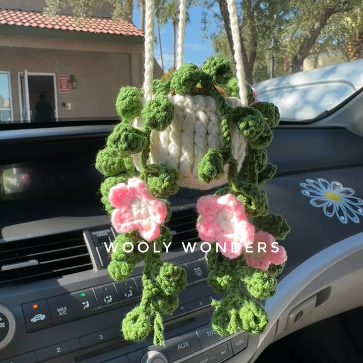 Anh2 LTD – wholesale Dekorativ berlock för bil – Dam – Virkade suckulenta växtbilspegelhängande, blomvinstockar