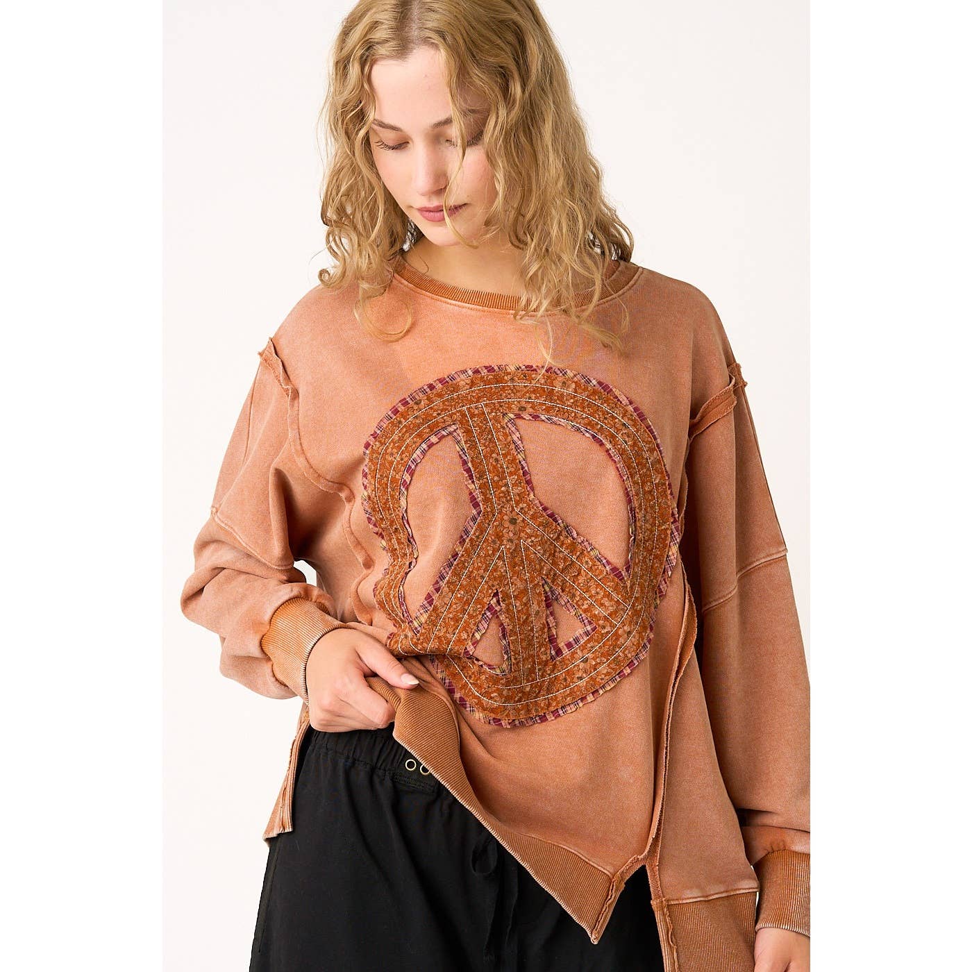 mittoshop – Engroshandel Sweatshirt - Dame – PEACE SIGN PATCH MINERALVASKETRØJE13