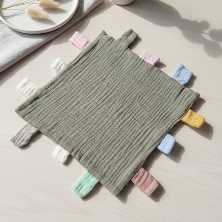 Paño de juego y abrazo hidrófilo con etiquetas 25x25 cm – Verde militar para venta al por mayor de Rammelaartje