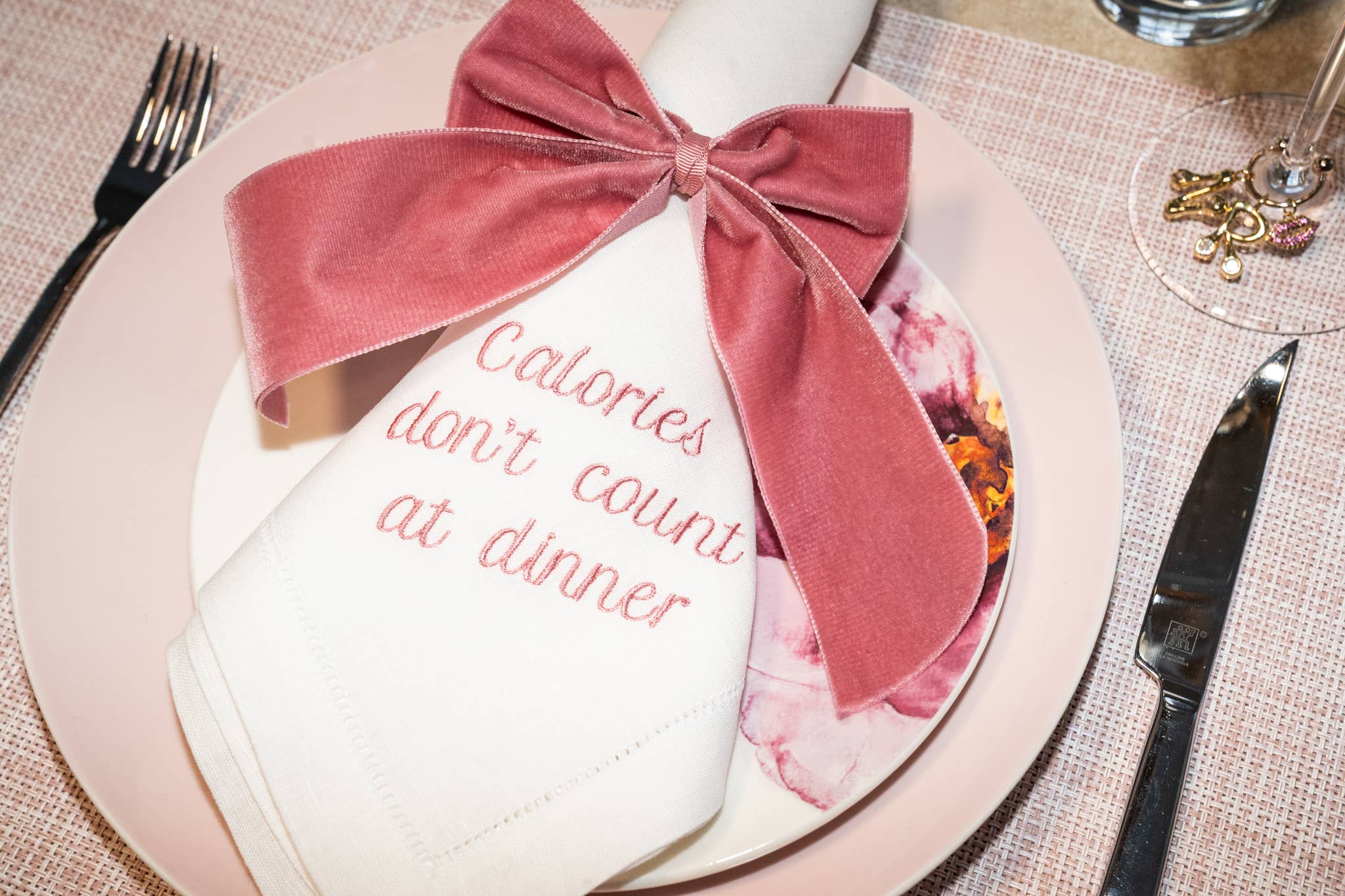 No Reservations – Großhandel Papier- & Stoffserviette – Gemischte Botschaften Leinen-Servietten – Set mit 12 Stück3