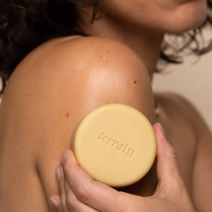 TERRAIN BRAZILIAN BOTANICALS - Wholesale Solid Lotion - ABRAÇO Nourishing Lotion Bar with Murumuru and Cocoa1