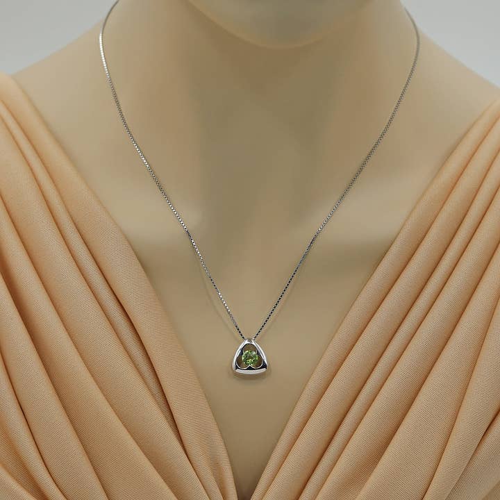Peliani – wholesale Pendant/charm necklace – Peridot Sterling Silver Pendant 1 Carat