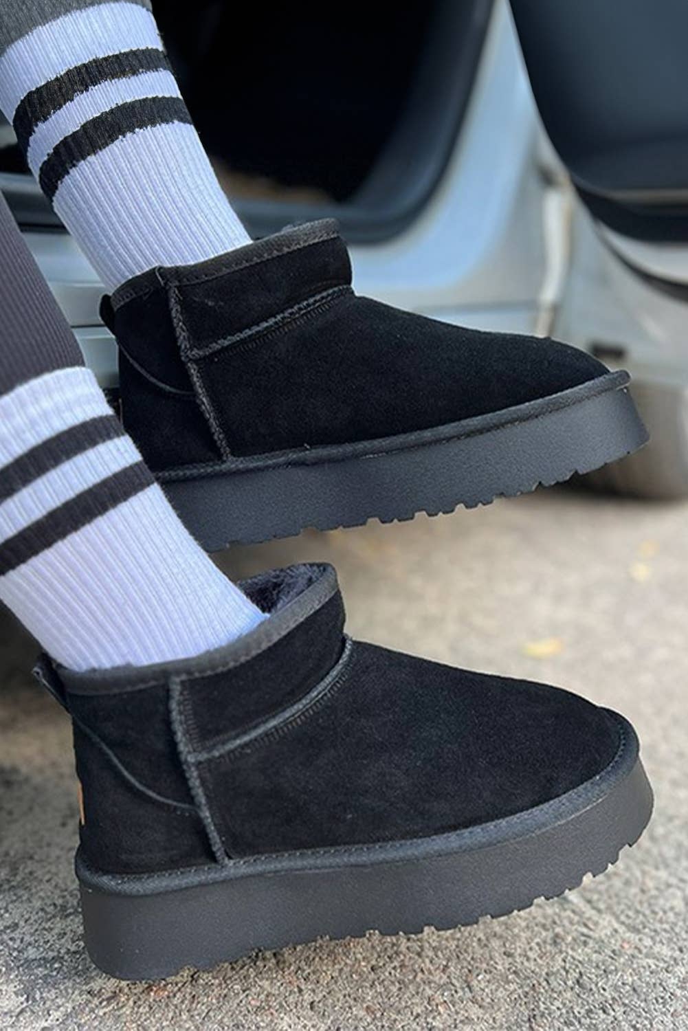 1 the Woman - Wholesale Boots - Women's - Faux Fur Lined Suede Ankle Snow Boots1