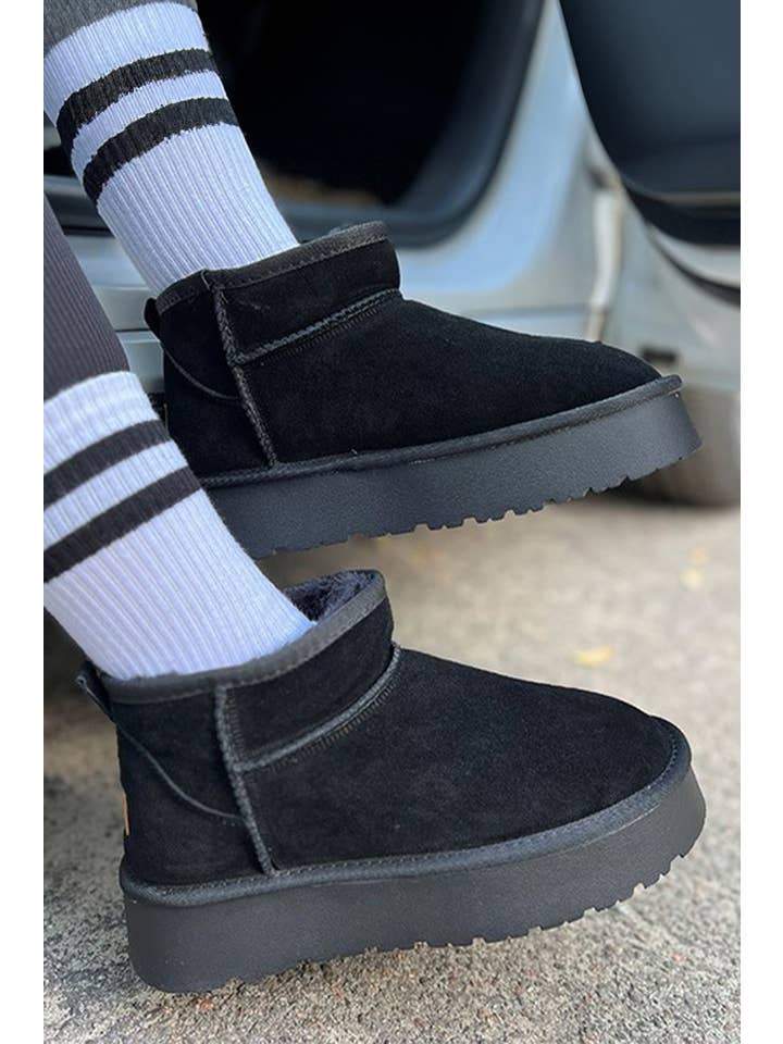 1 the Woman - Wholesale Boots - Women's - Faux Fur Lined Suede Ankle Snow Boots1