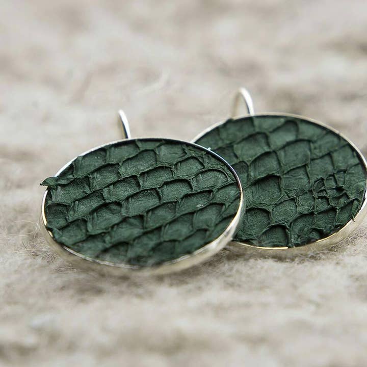 Boucles d'oreilles argent et cuir de poisson Accessoire anniversaire pour la vente par 100fishcolors